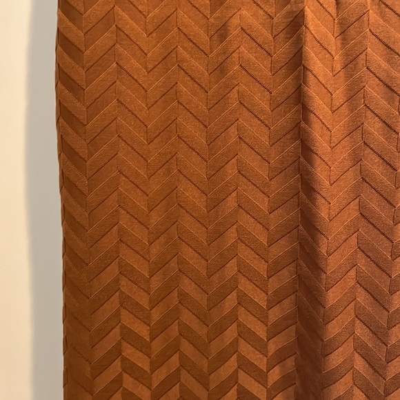 UEC skirt - Picture 2 of 4